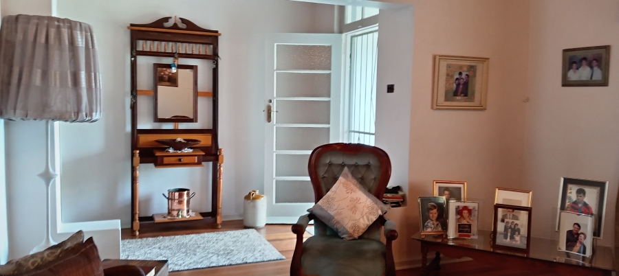 4 Bedroom Property for Sale in Van Riebeeck Hoogte Eastern Cape